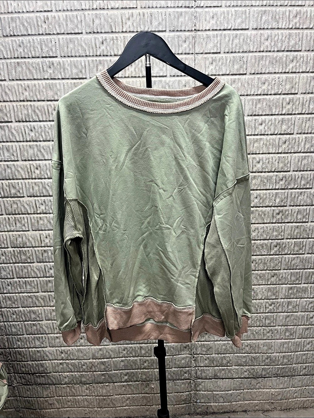 Color Block Crewneck in Green & Pink Size Medium Like New